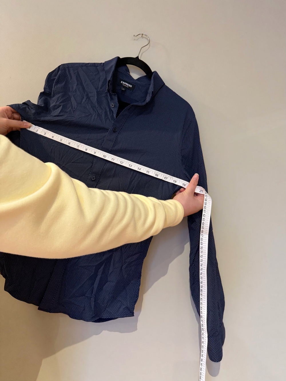 Express Performance Extra Slim Button Down Top - Picture 4 of 6